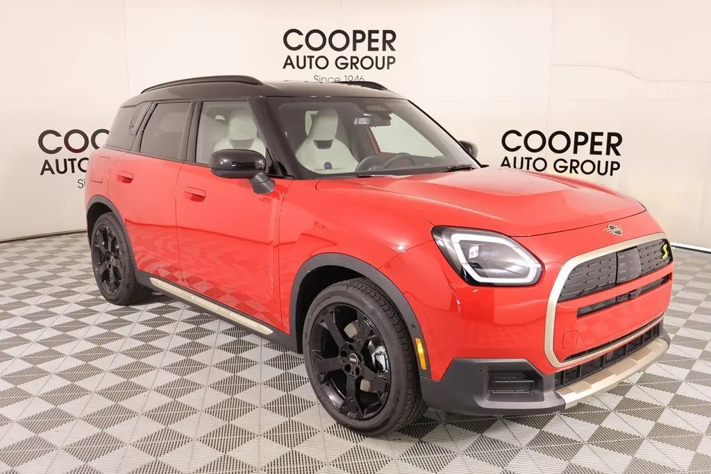 2025 MINI Countryman SE's photo
