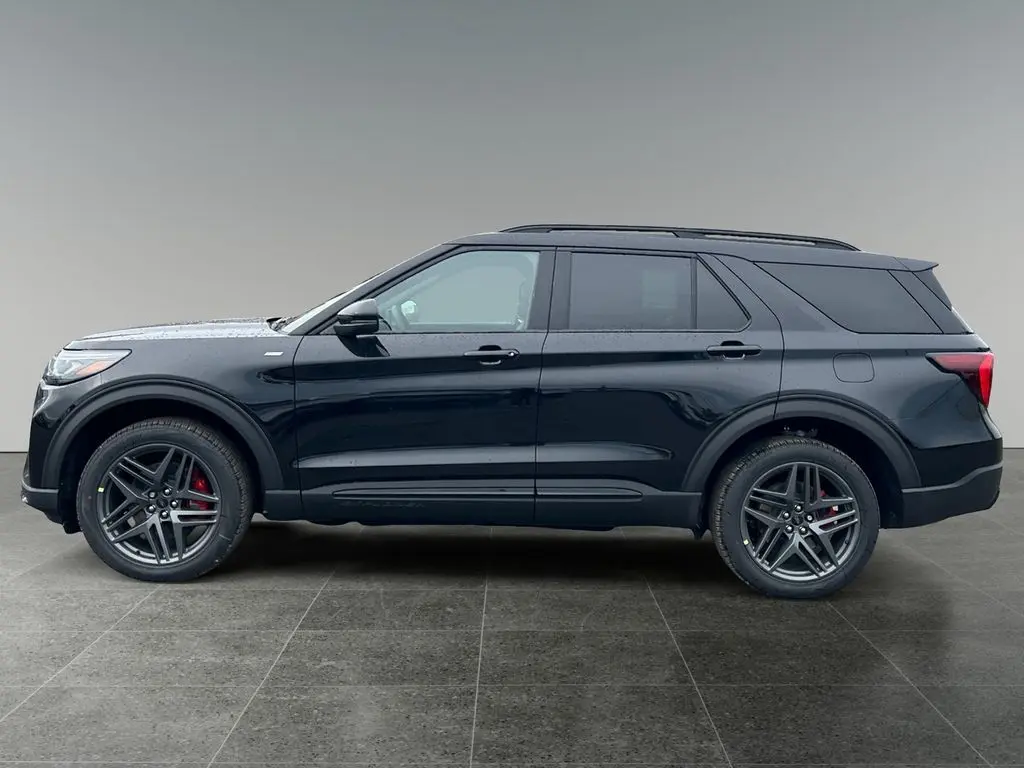 2025 Ford Explorer ST-Line photo 2