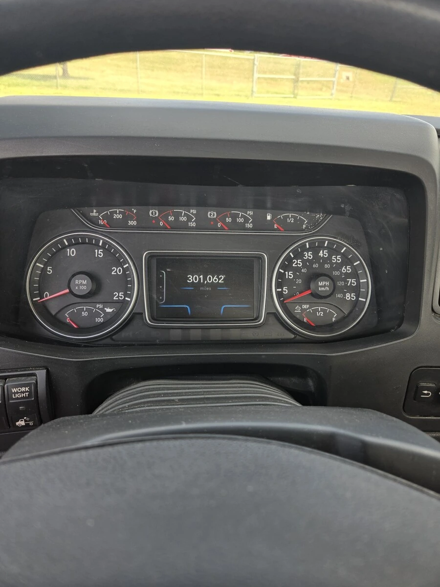 2022 International LT in Louisville, KY — photo 8