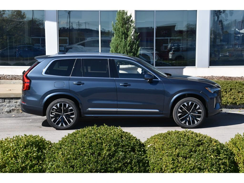 2026 Volvo - image 3