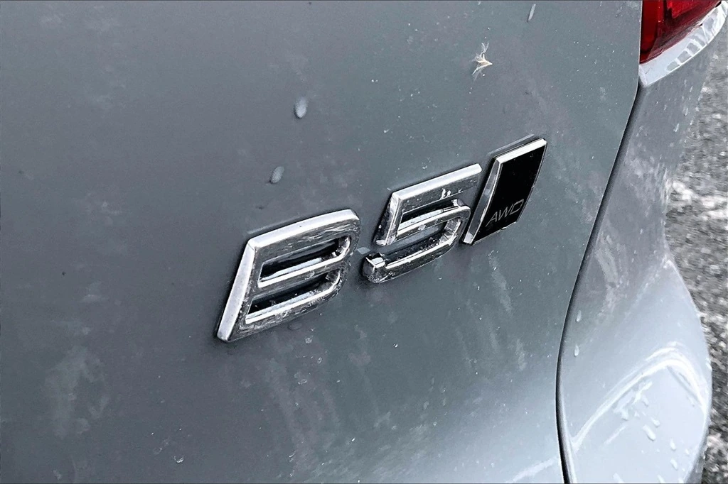 2026 Volvo - image 9