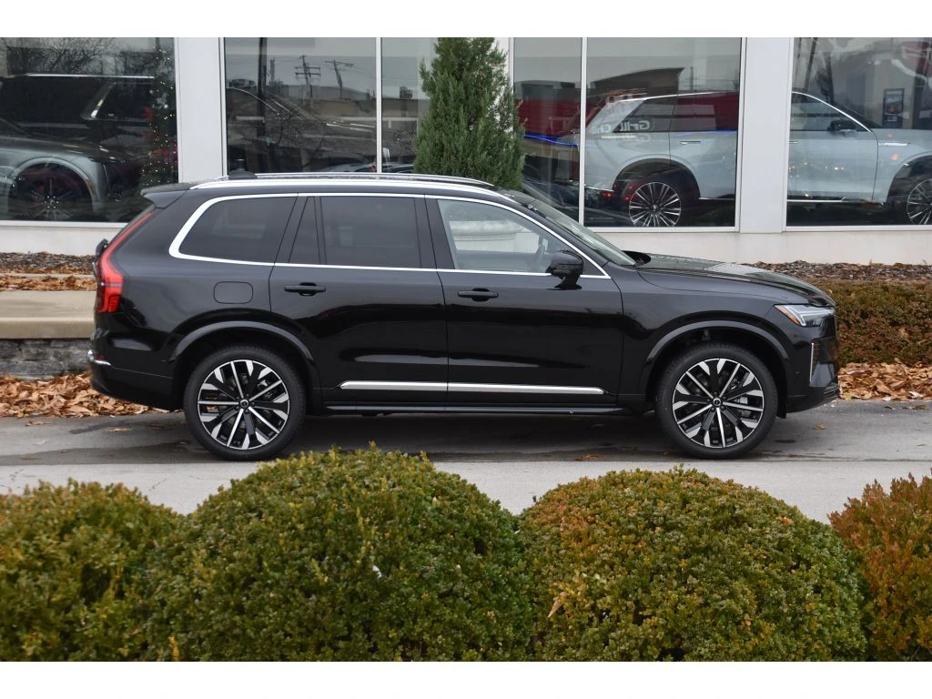 2026 Volvo - image 3