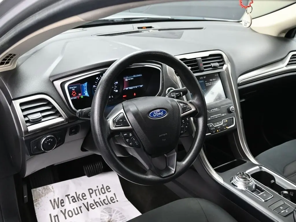 2019 Ford Fusion SE Hybrid photo 11