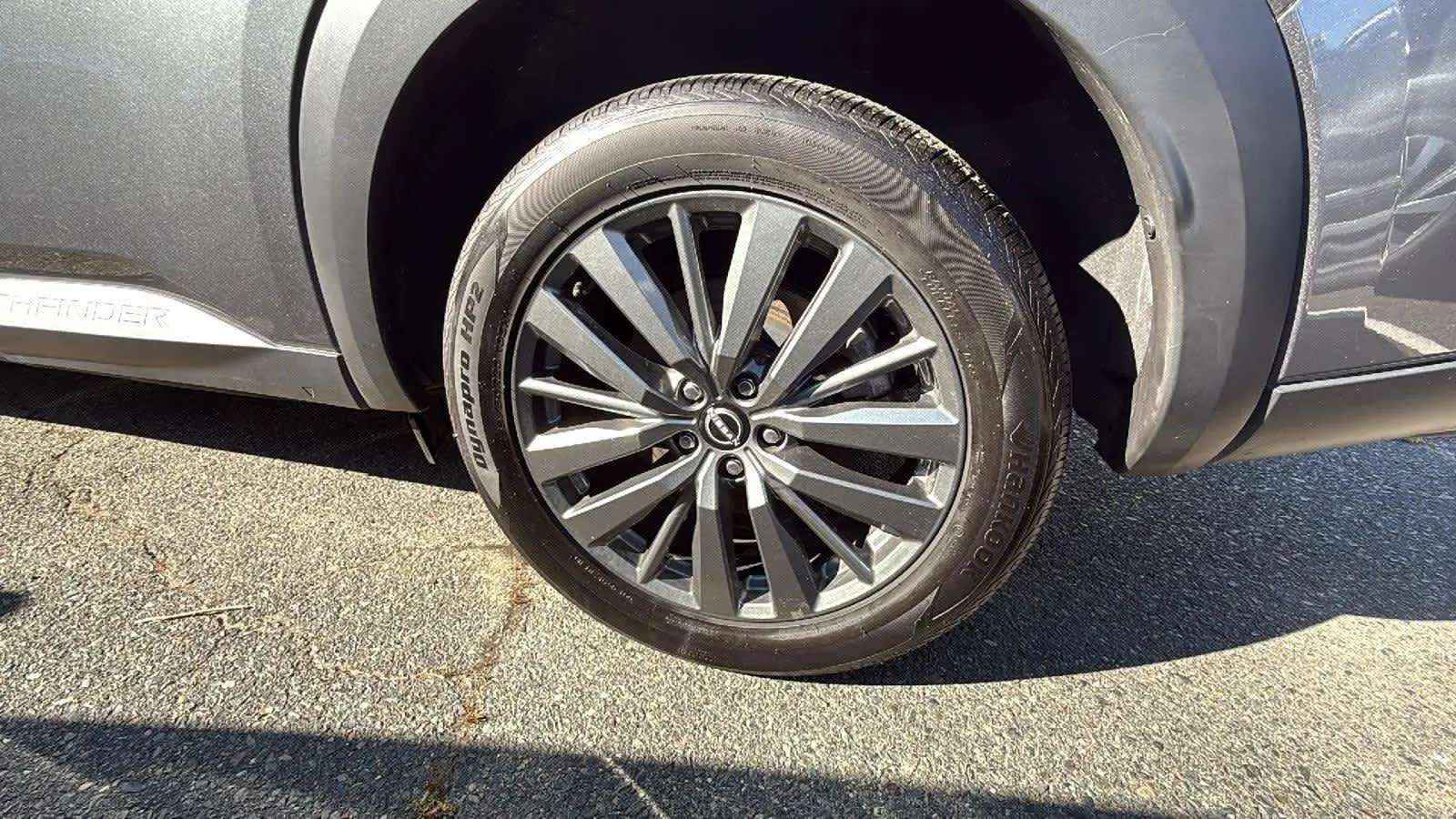 2024 Nissan Pathfinder SL photo 5