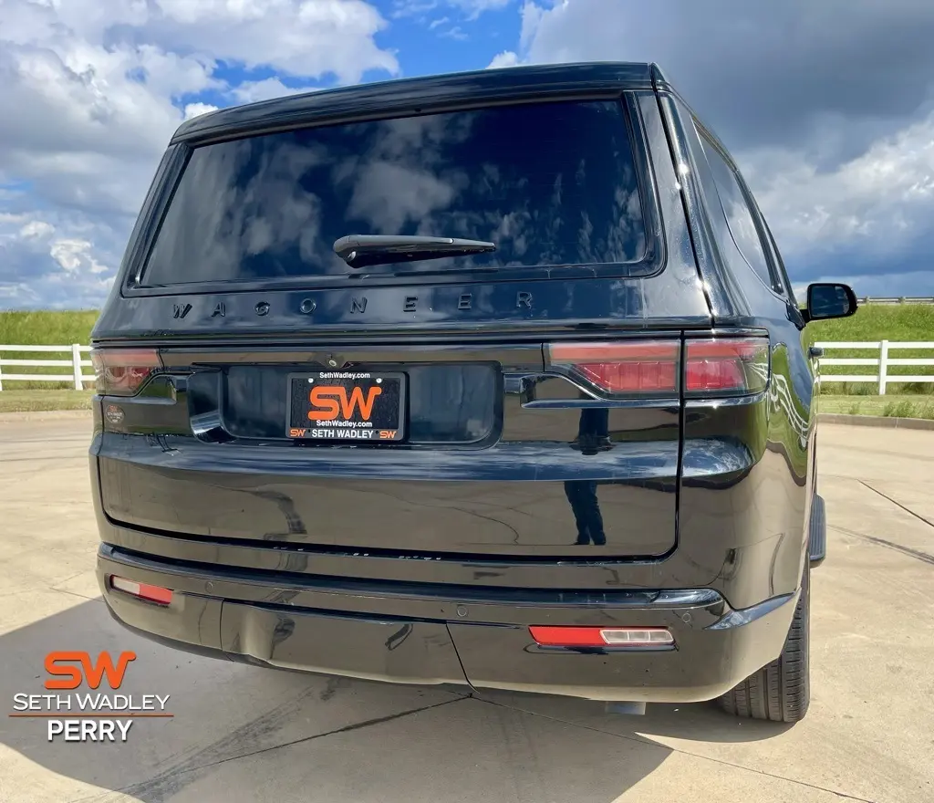 2024 Jeep Wagoneer Series II photo 3