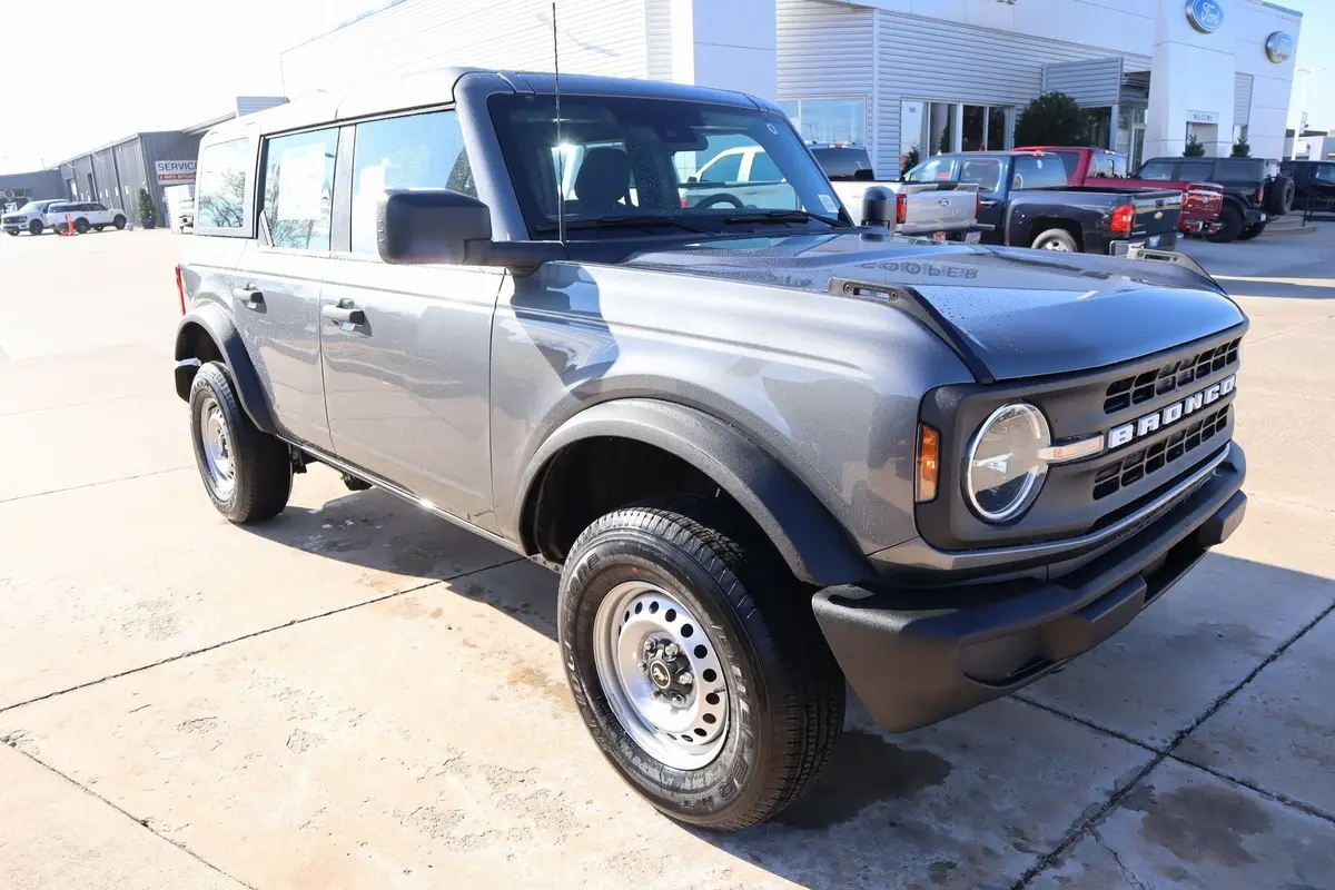 2025 Ford Bronco 4-Door Base's photo