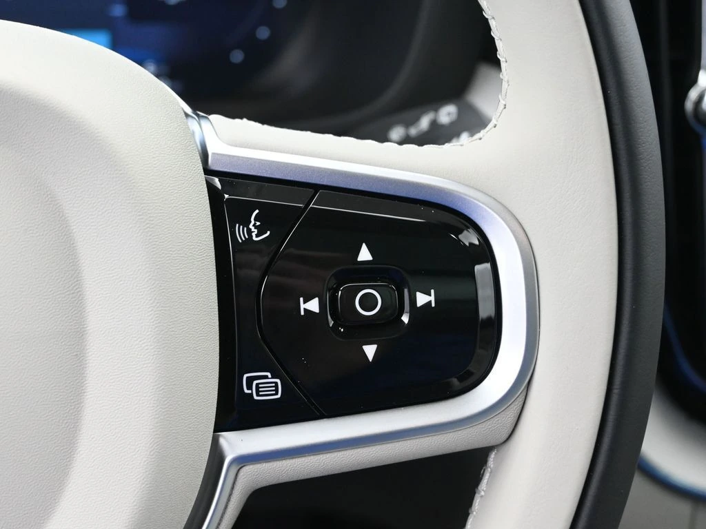 2026 Volvo - image 10