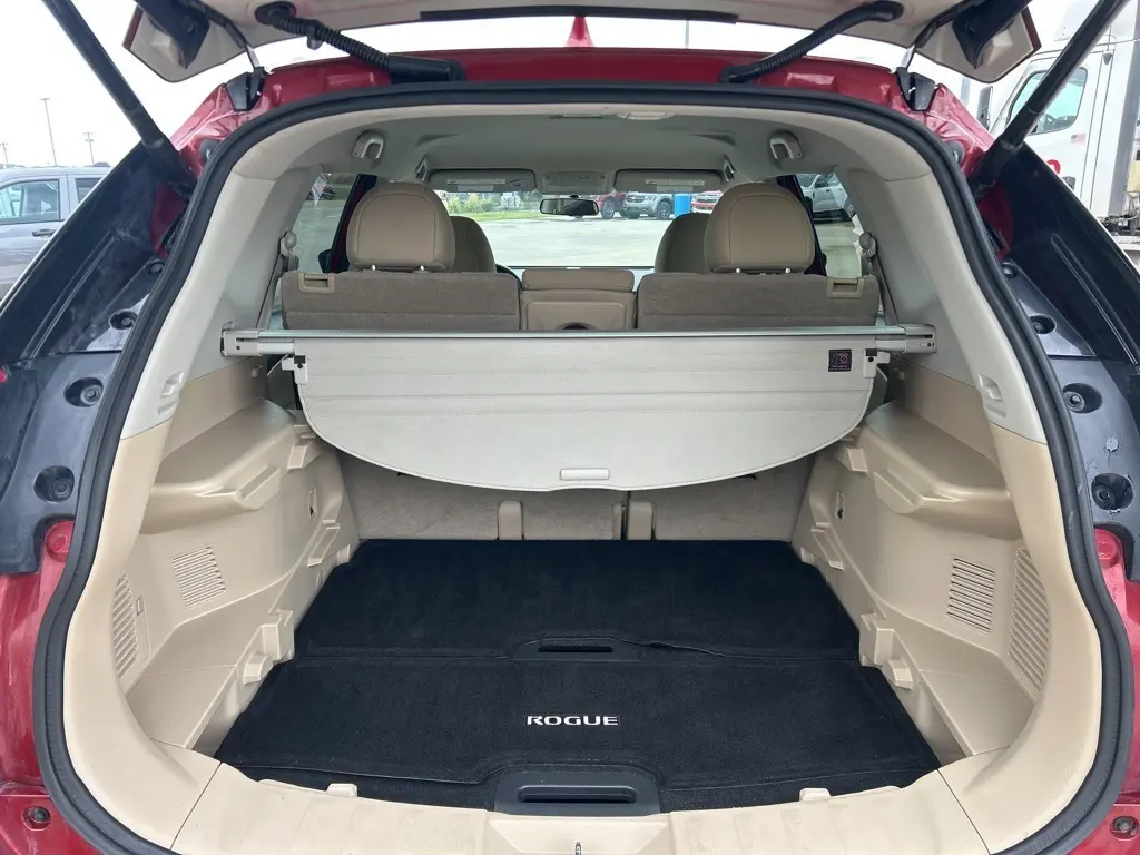 2018 Nissan Rogue SV photo 12