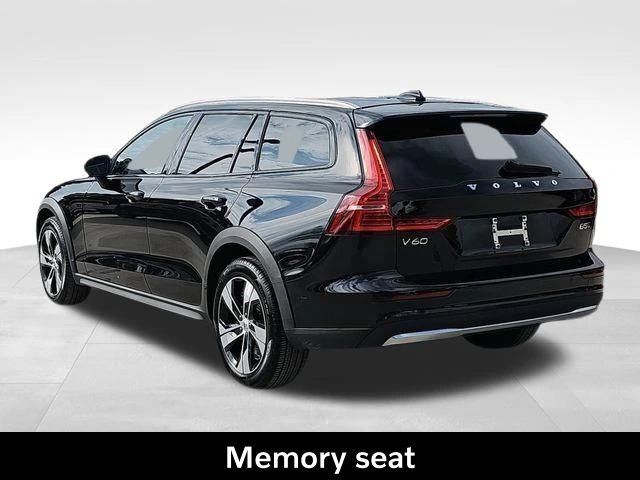 2025 Volvo - image 7
