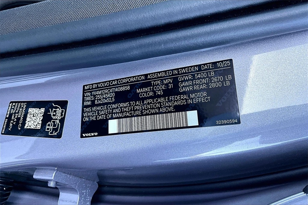 2026 Volvo - image 8