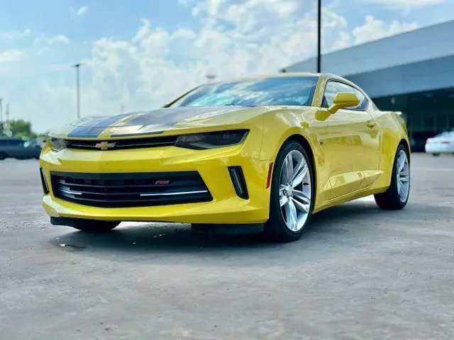 2017 Chevrolet Camaro 2LT RS photo 4