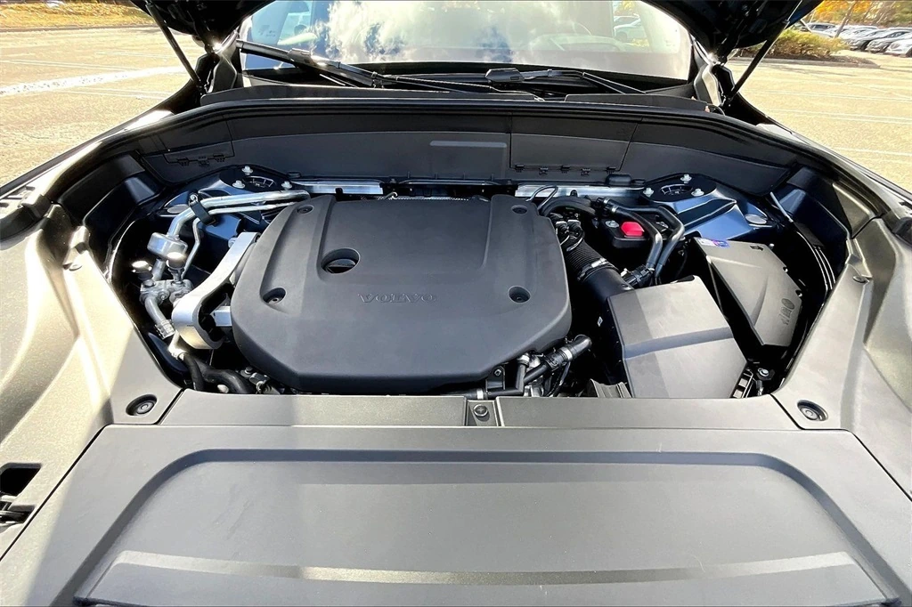 2026 Volvo - image 12