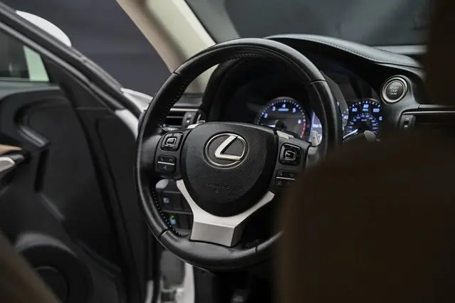 2019 Lexus IS 300 photo 14