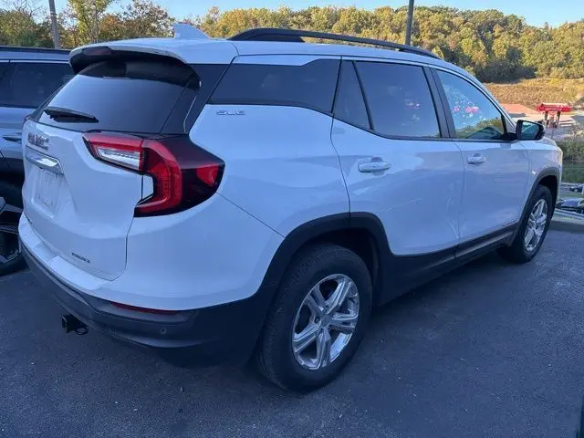 2022 Gmc Terrain SLE photo 2