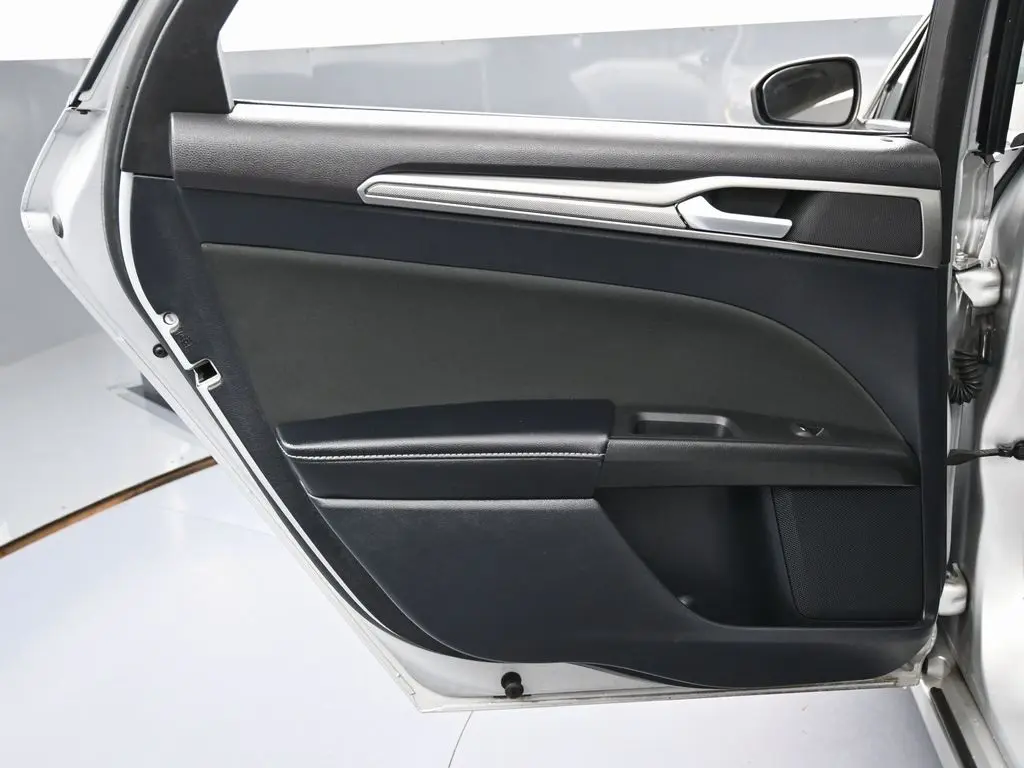 2019 Ford Fusion SE Hybrid photo 25