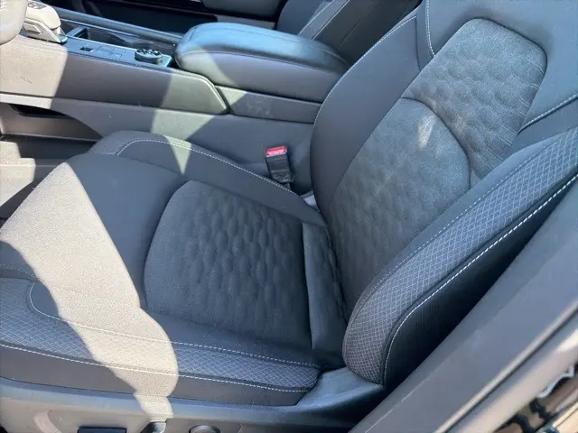 2024 Nissan Pathfinder SV photo 11
