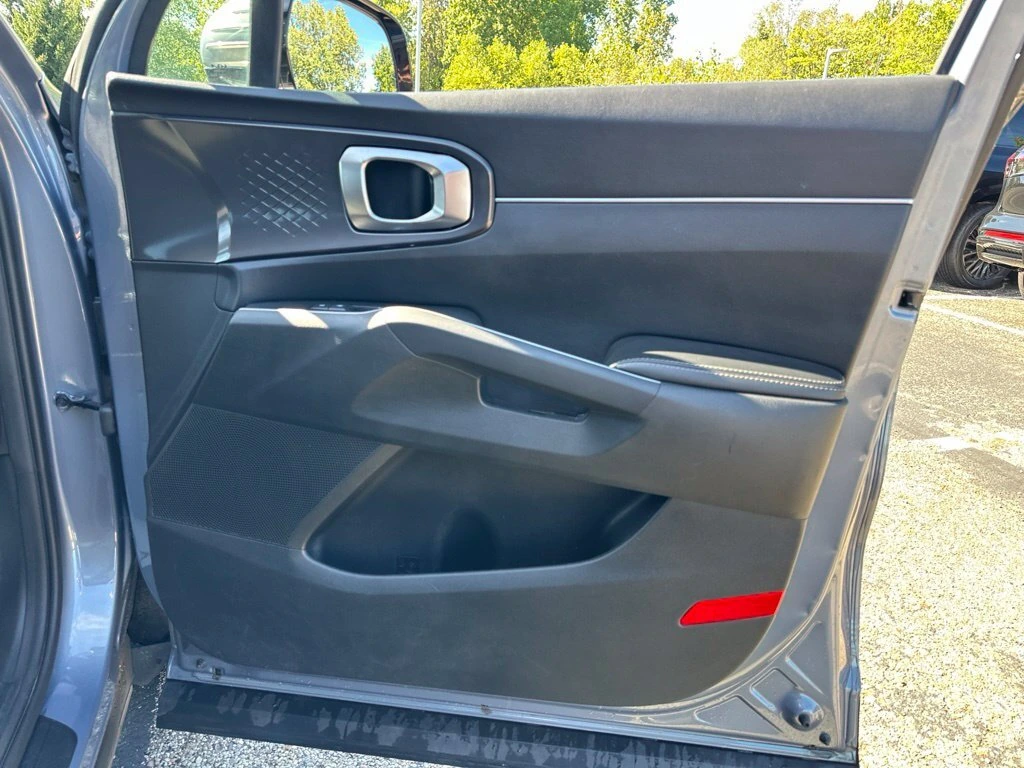 2022 Kia Sorento LX - Photo 18