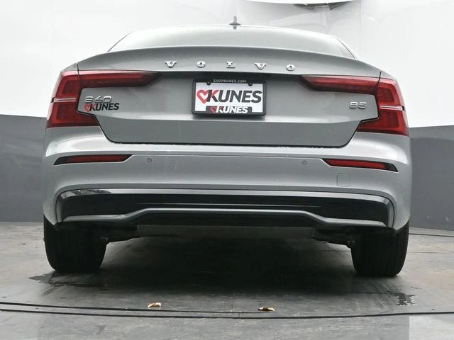 2025 Volvo - image 45