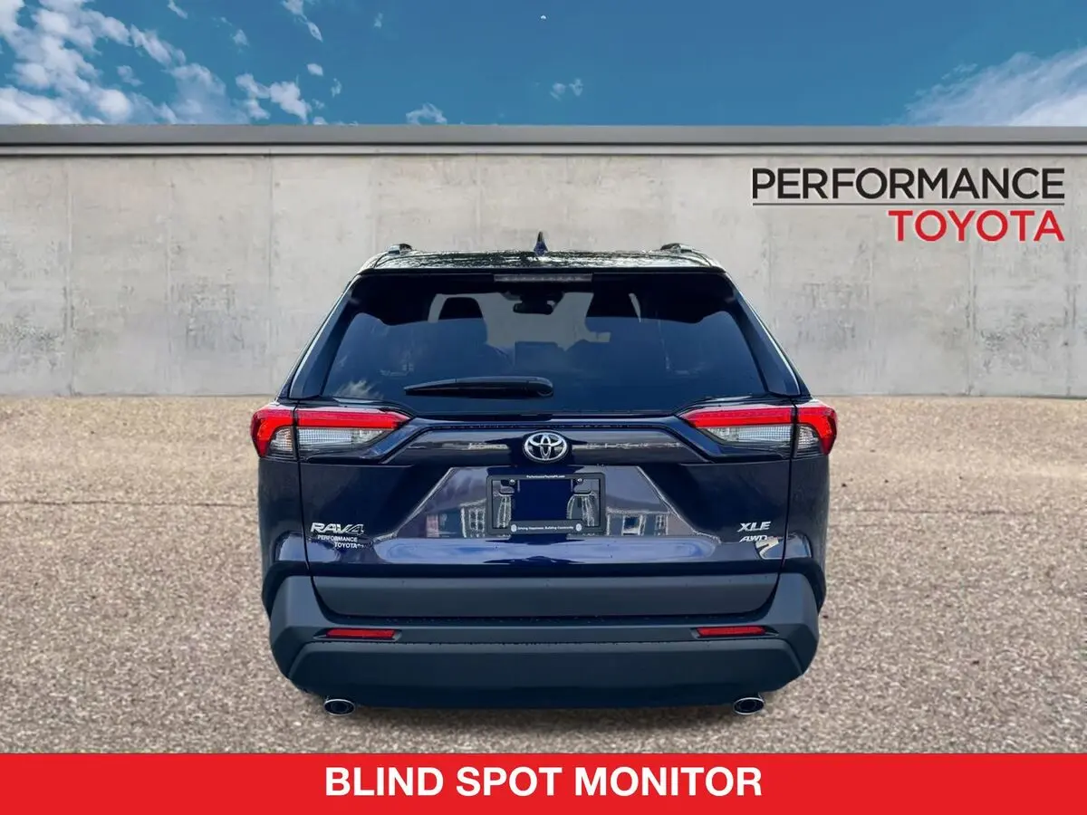 2025 Toyota RAV4 XLE photo 4