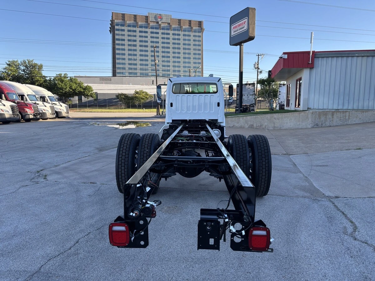 2027 Freightliner M2 106 - image 7