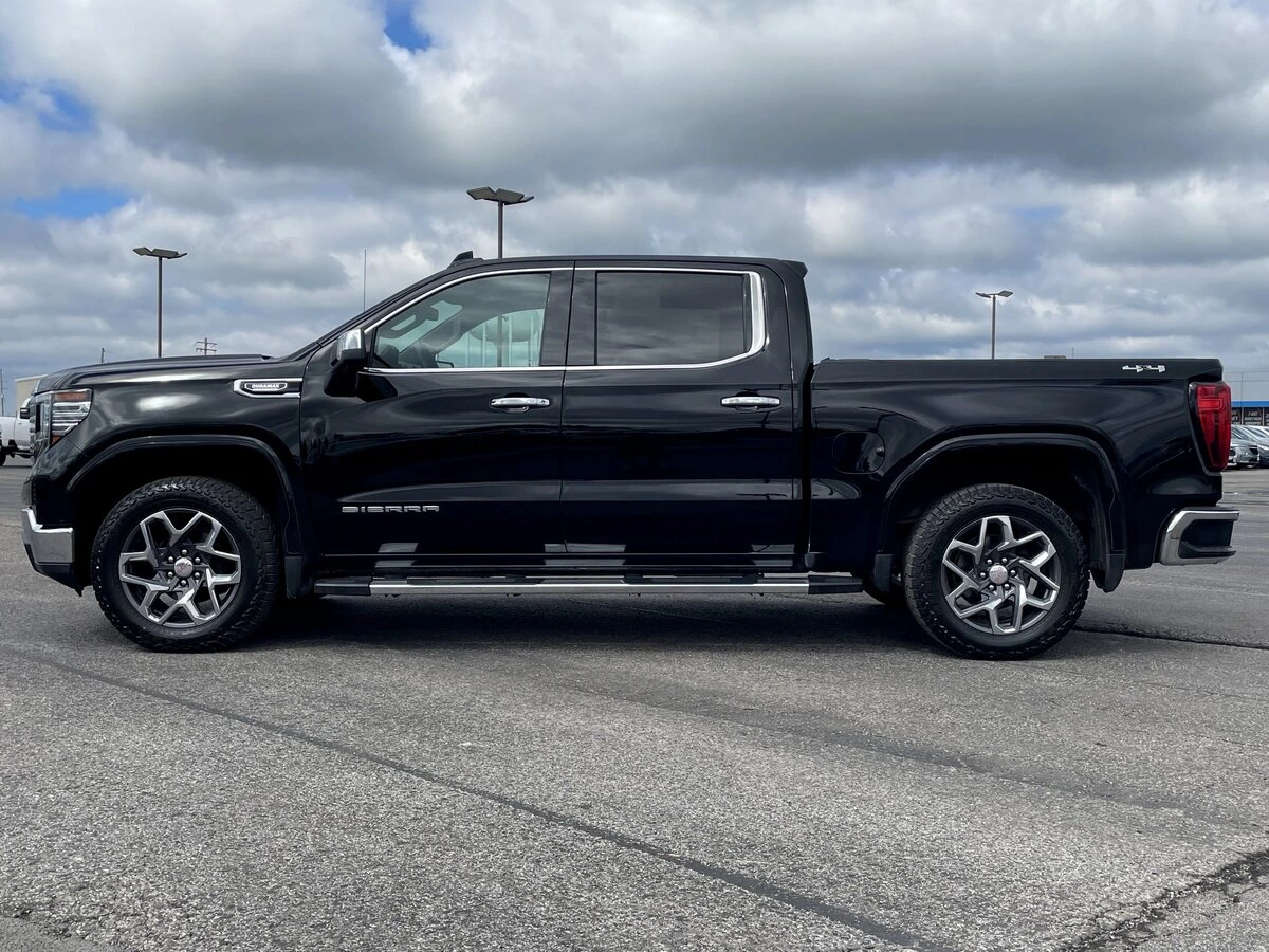 2023 GMC Sierra 1500 SLT - Photo 7