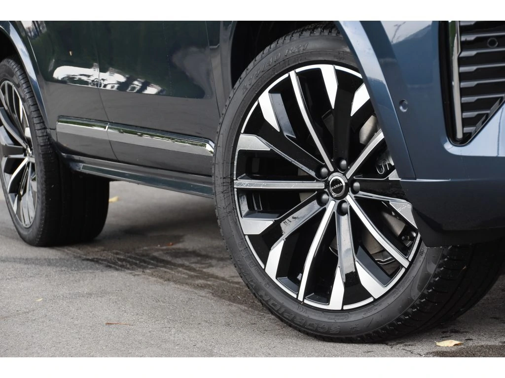 2026 Volvo - image 9