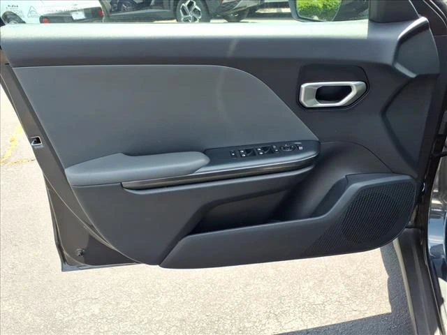 2025 Kia K4 LXS - Photo 9
