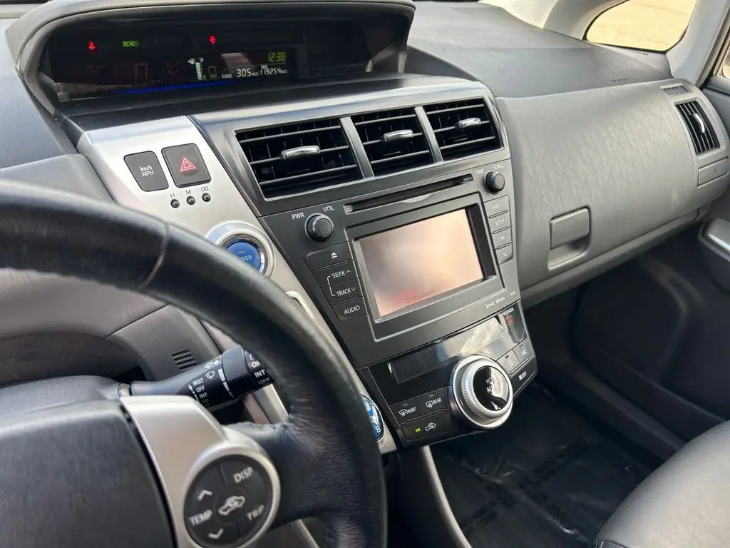 2014 Toyota Prius V Five photo 19