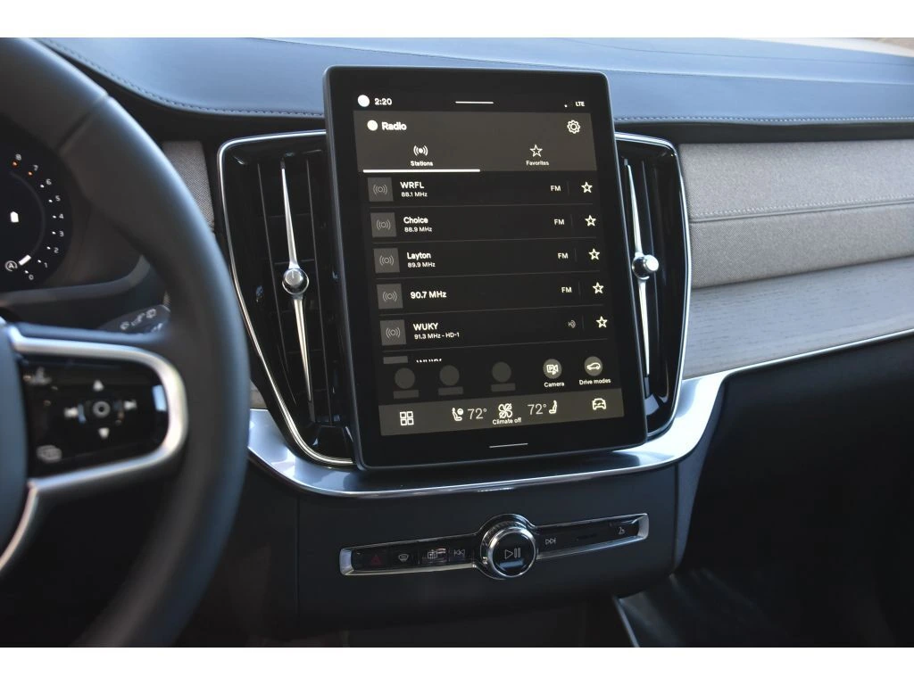 2026 Volvo - image 19