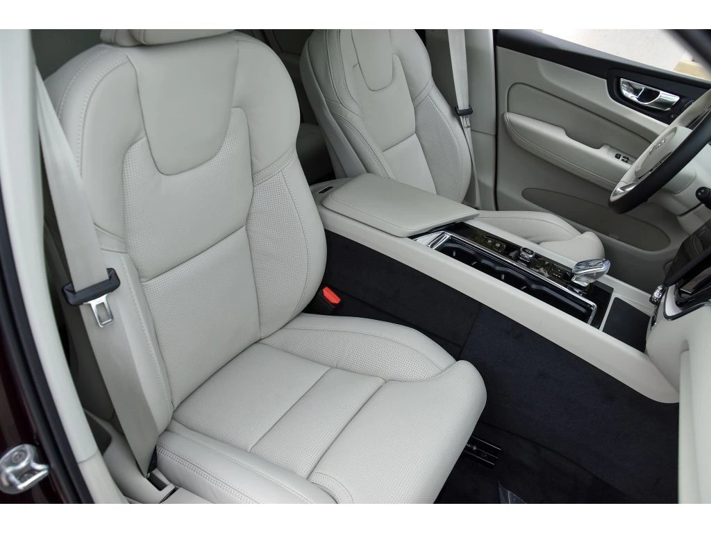 2026 Volvo - image 27