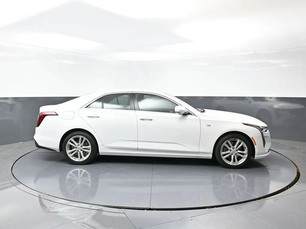 2024 Cadillac CT4 Luxury photo 2