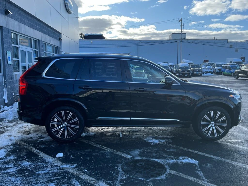 2025 Volvo - image 8