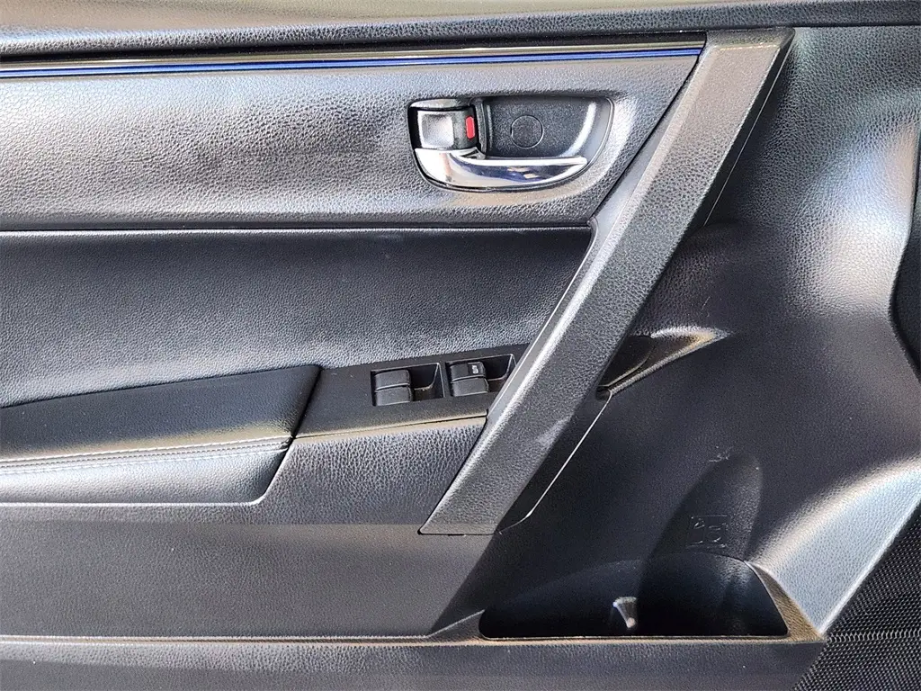 2019 Toyota Corolla L photo 15