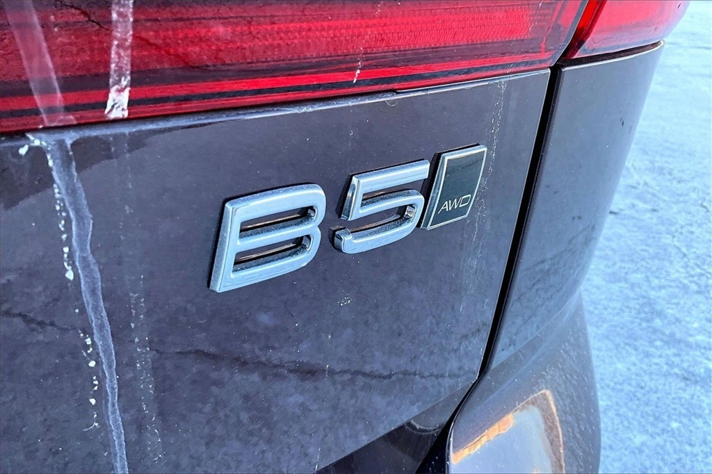 2026 Volvo - image 9