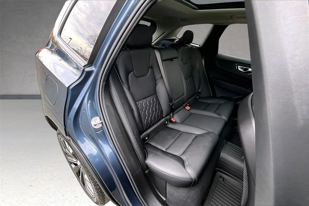 2026 Volvo - image 25