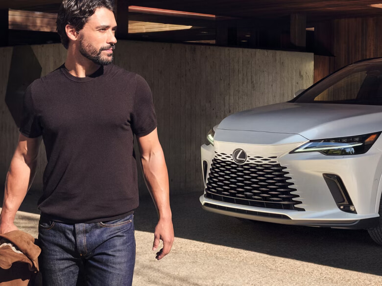 Compare the Lexus RX vs. GX Hero Mobile