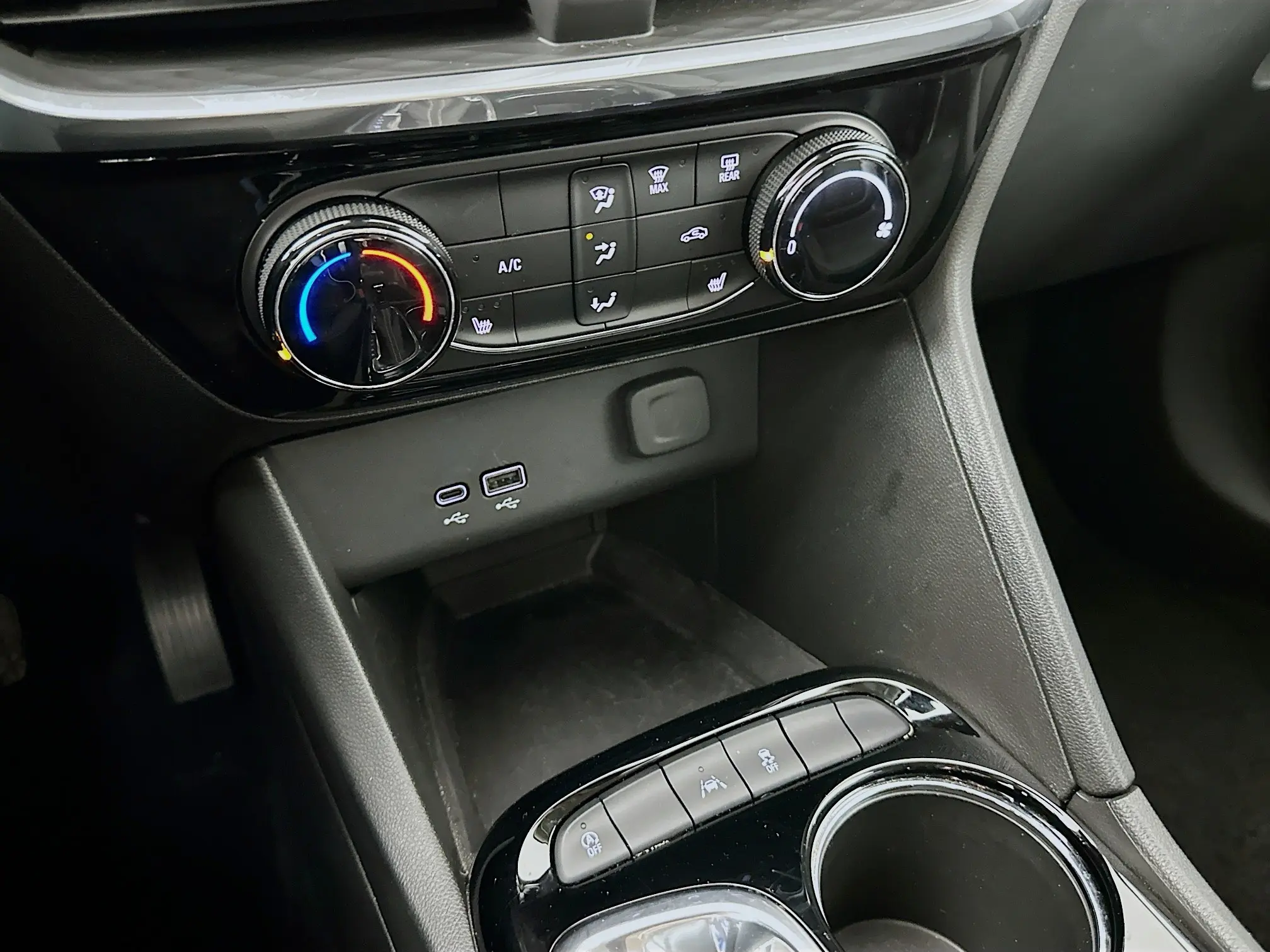 2024 Buick Encore GX Sport Touring photo 27