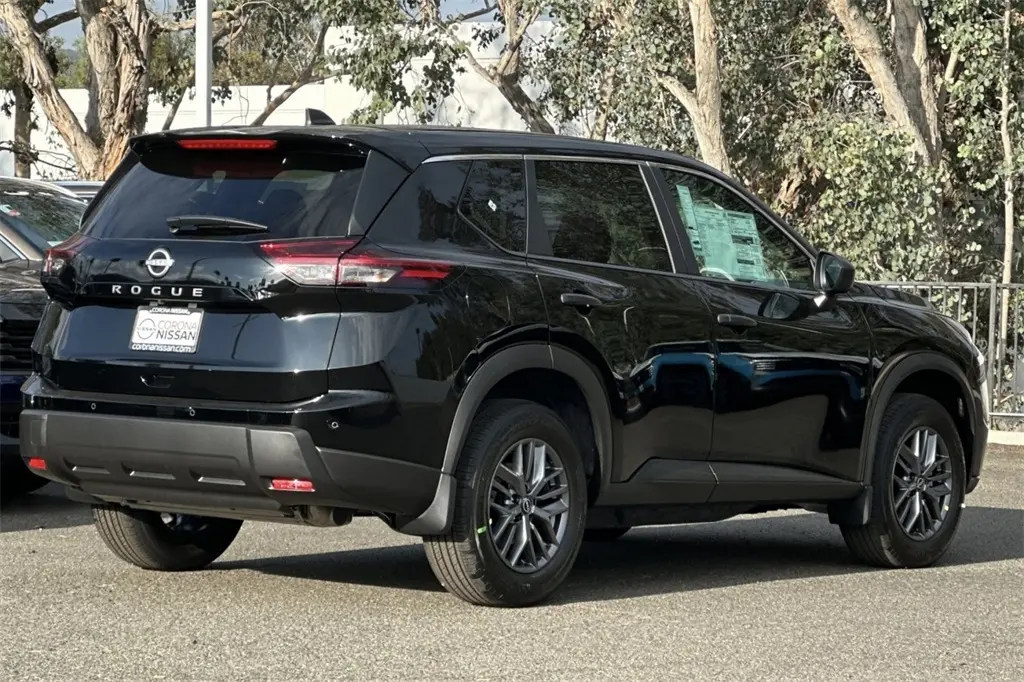 2026 Nissan Rogue S photo 4