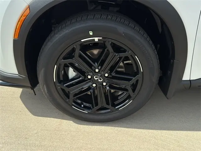 2026 Infiniti QX60 Luxe photo 9