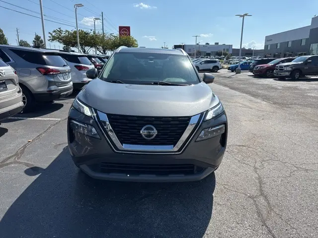 2021 Nissan Rogue SV photo 2