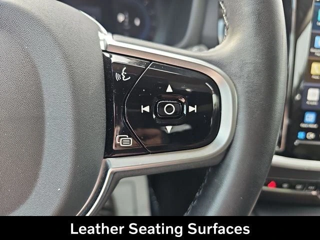 2025 Volvo - image 29