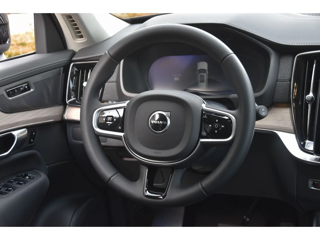 2026 Volvo - image 13