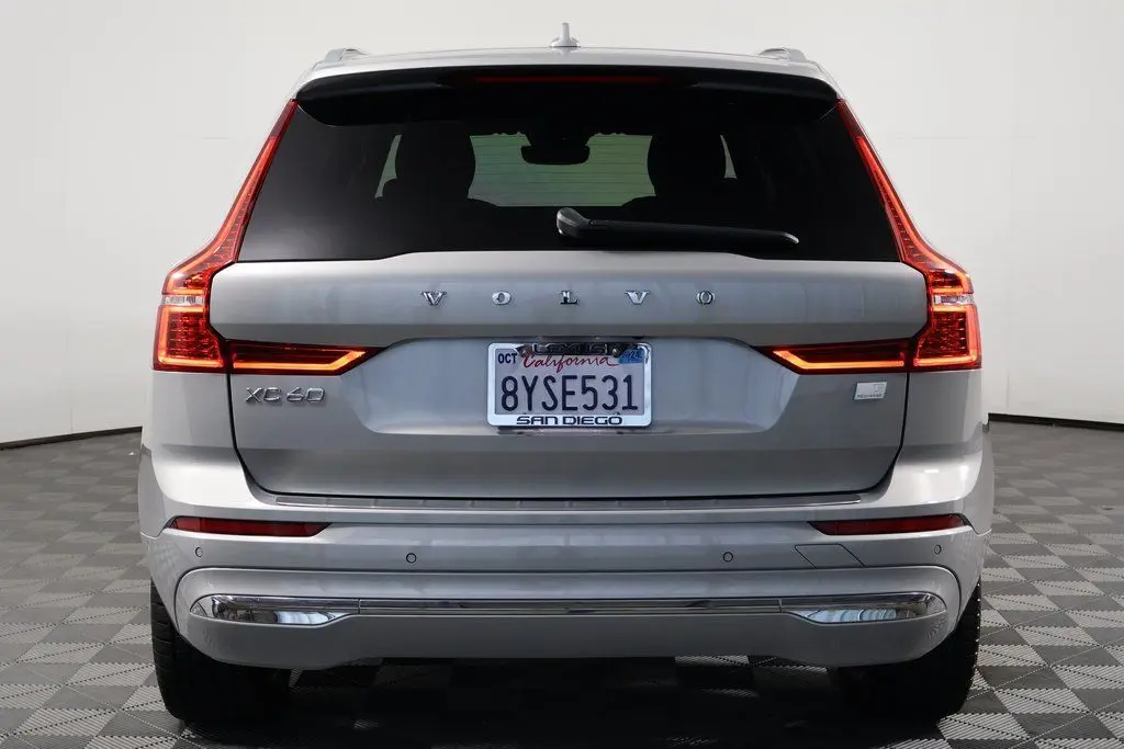 2022 Volvo XC60 Recharge Hybrid T8 Inscription Expression photo 2