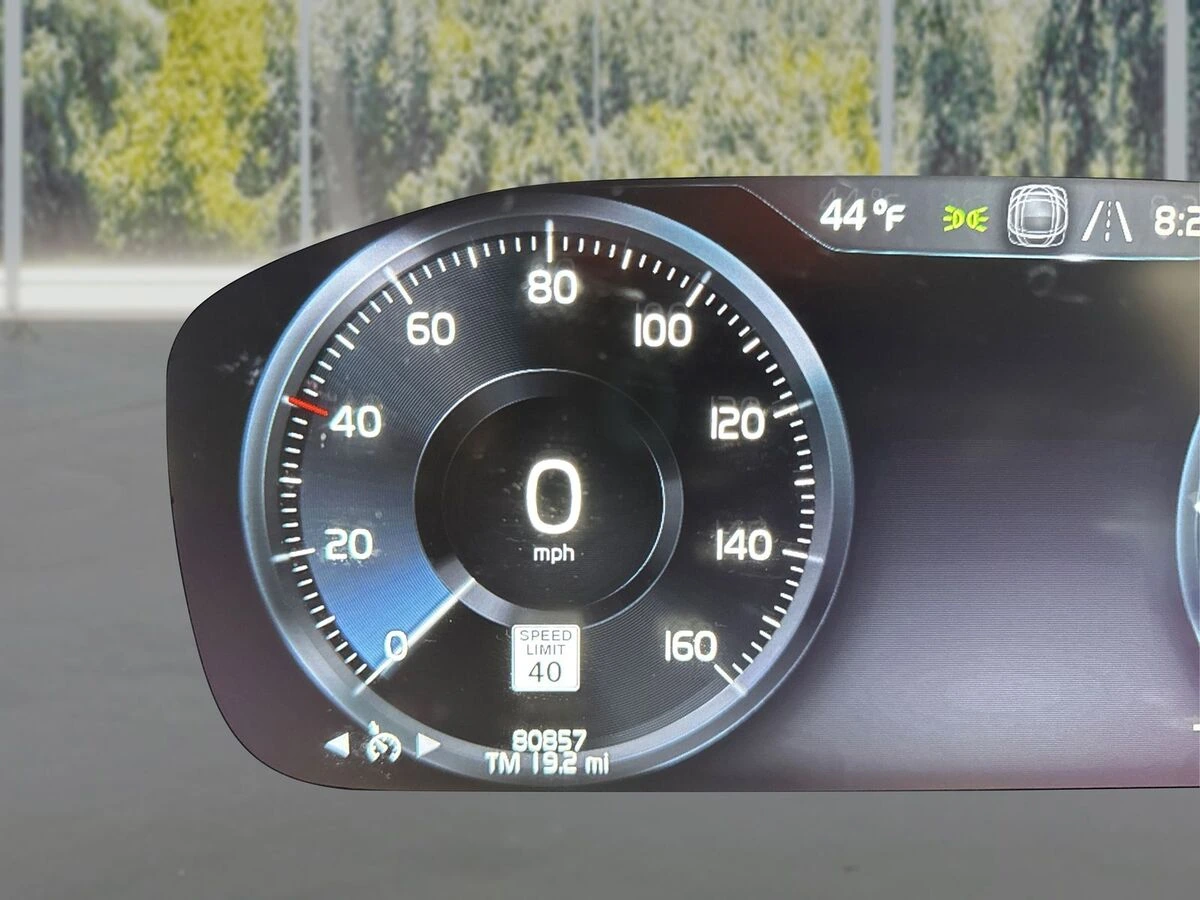 2022 Volvo - image 15