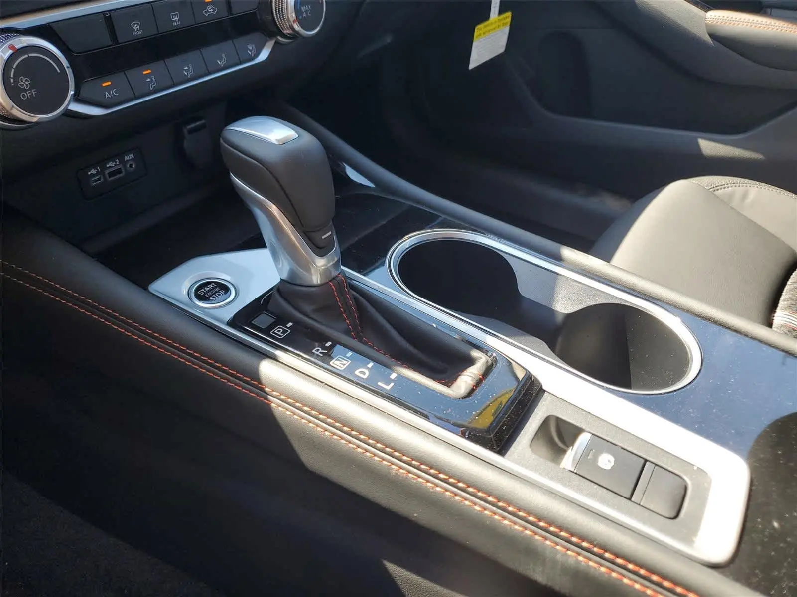 2025 Nissan Altima SR photo 9