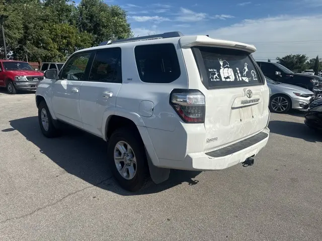 2017 Toyota 4Runner SR5 photo 4