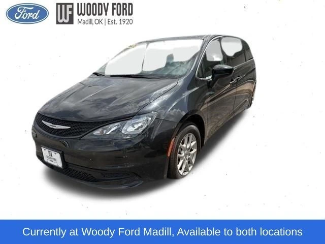 2023 Chrysler Voyager LX's photo