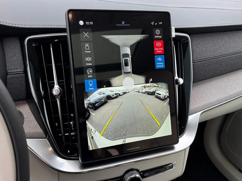 2026 Volvo - image 20