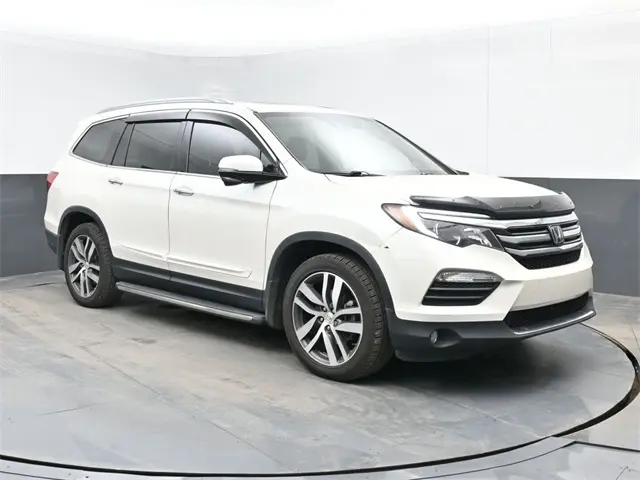 2017 Honda Pilot Touring photo 2