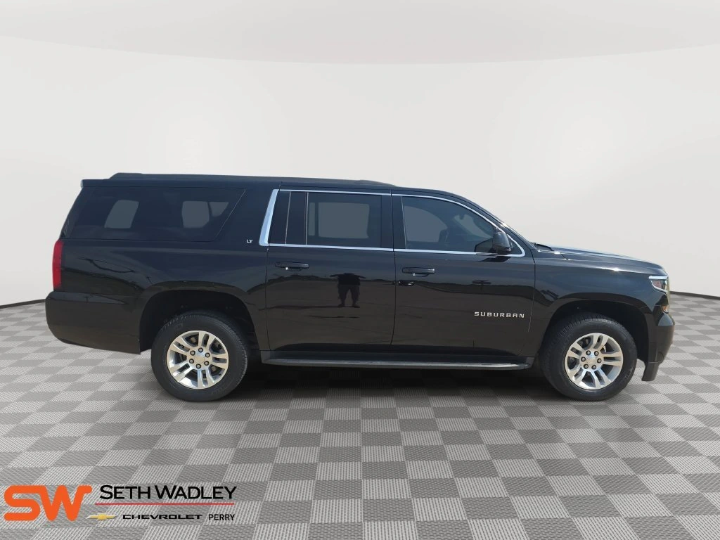 2019 Chevrolet Suburban LT - Photo 8